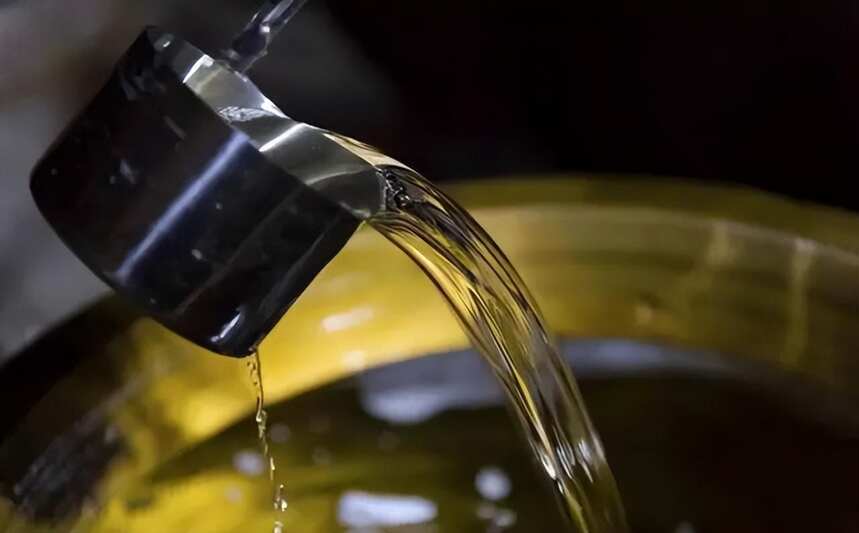 喝了这么多年酒,你知道白酒最佳饮用温度吗?