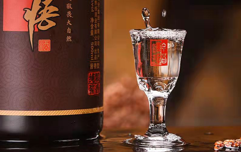 酱香型白酒为什么会空杯留香(酱香型白酒为什么会空杯留香)